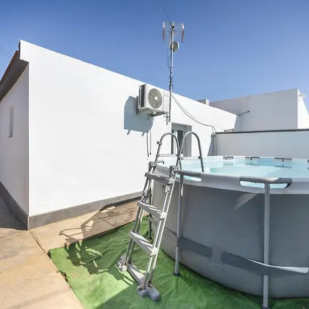 Con Piscina Y Barbacoa